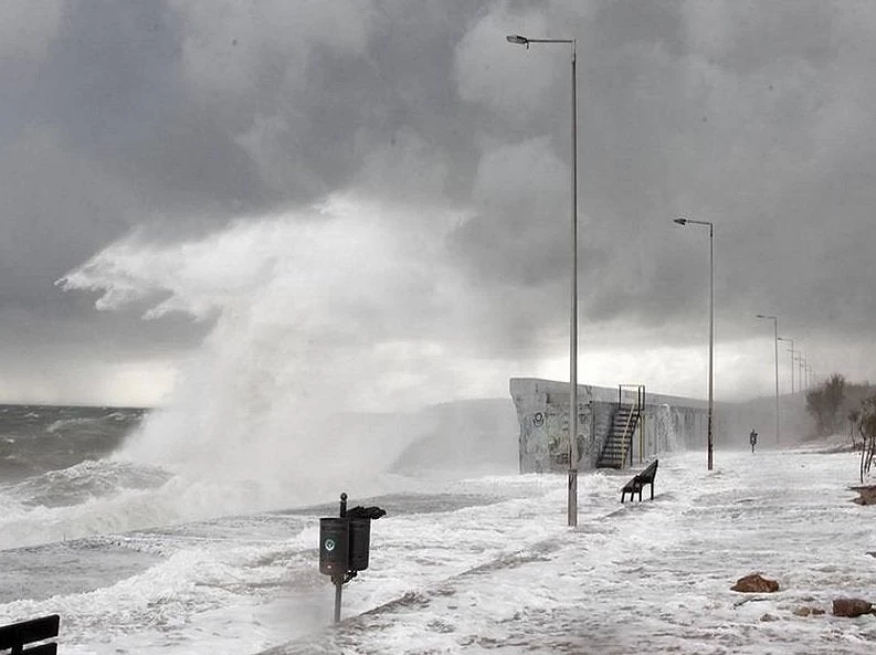 Ερχεται ο «Φοίβος» – Κακοκαιρία διαρκείας με καταιγίδες και χαλάζι